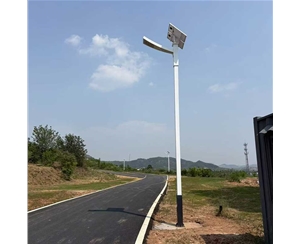 嘉峪关路边太阳能路灯安装